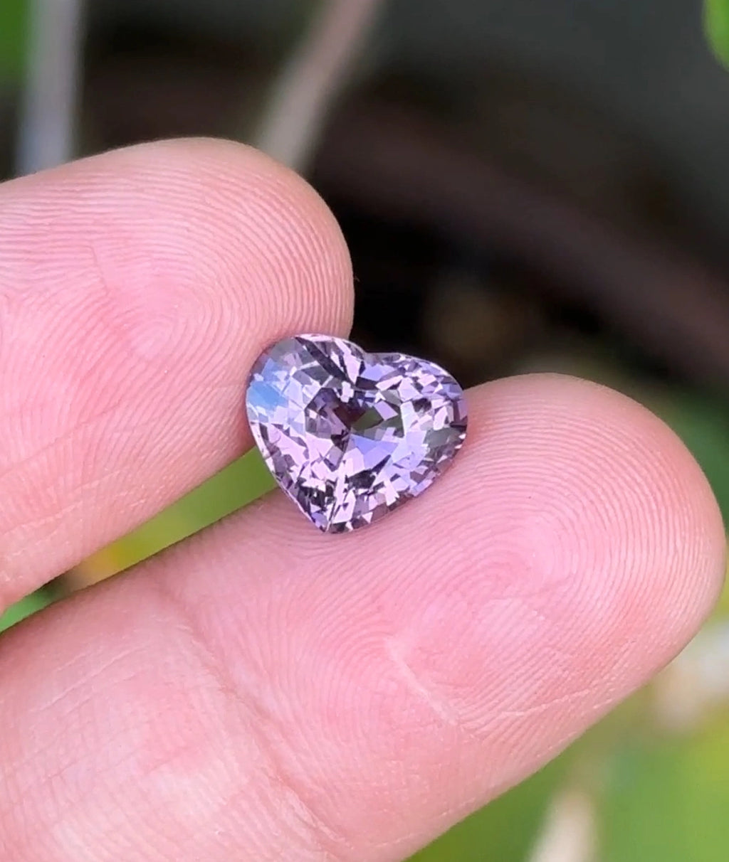 Carats natural purple spinel