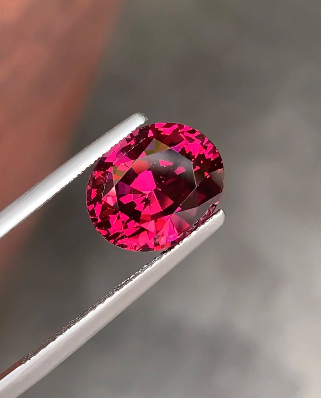 PREMIUM QUALITY 6.68 CT MAHENGE GARNET