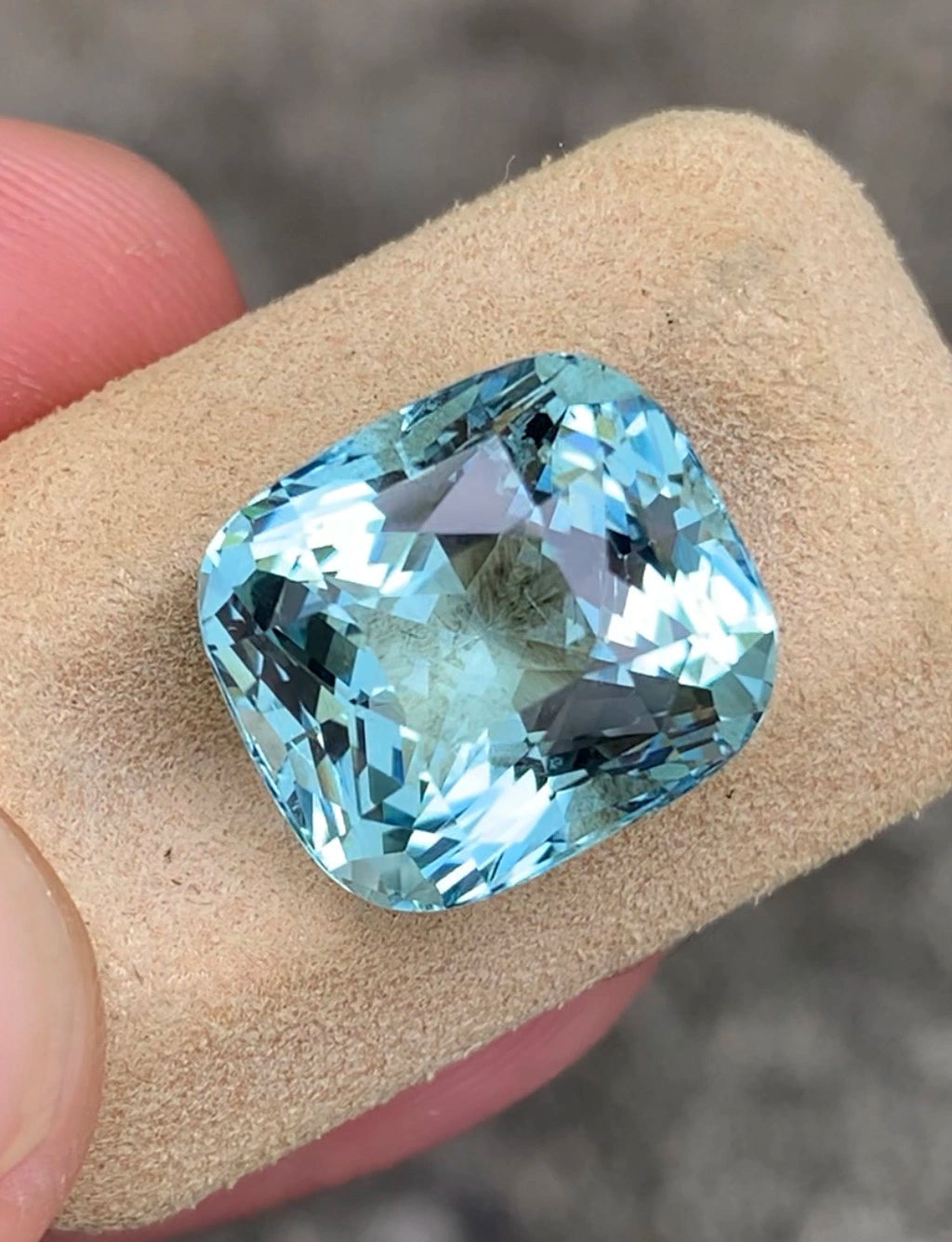 Natural Medium Blue Aquamarine
