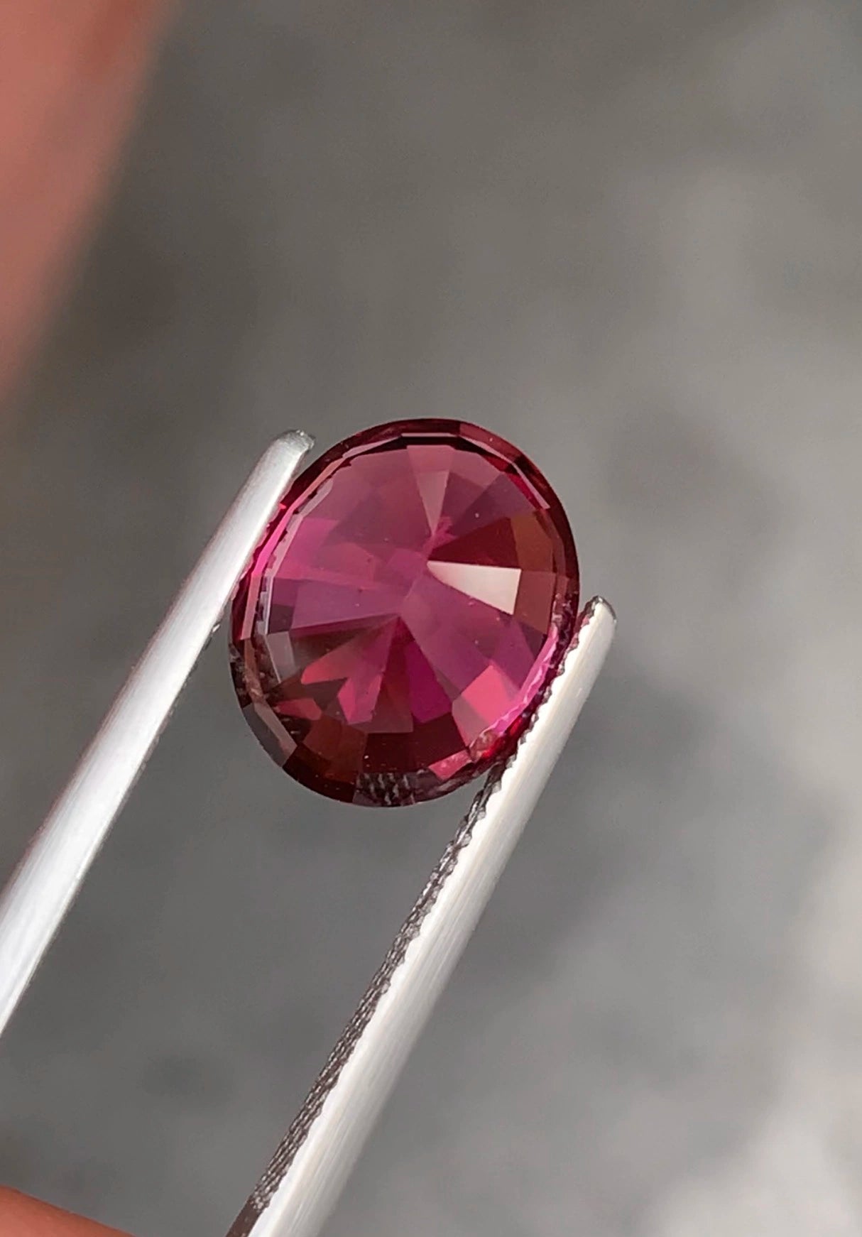 PREMIUM QUALITY 6.68 CT MAHENGE GARNET