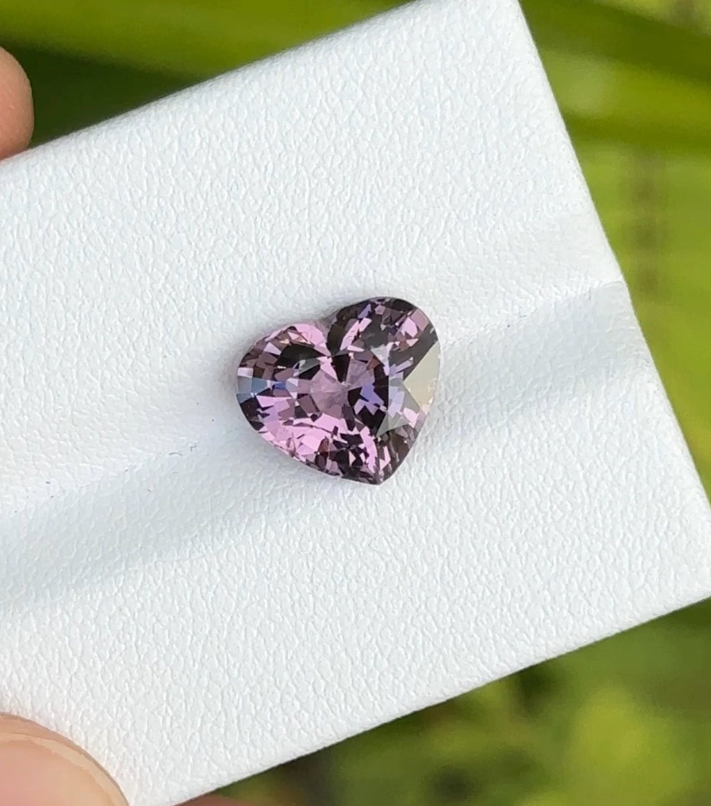 Carats natural purple spinel