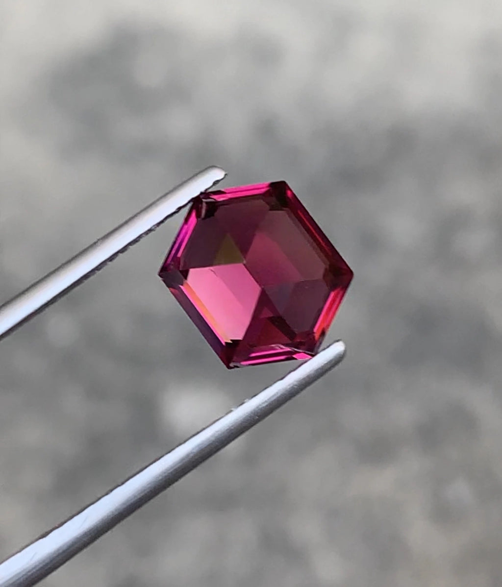 FINEST 4.70 CT NATURAL TANZANIAN GARNET
