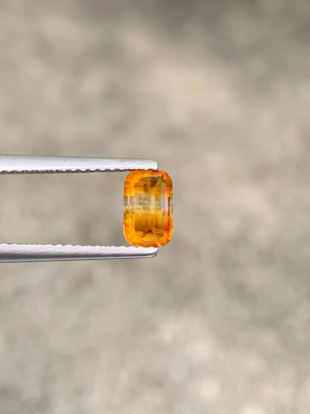 Bi color sapphire 1.03 ct from Madagascar