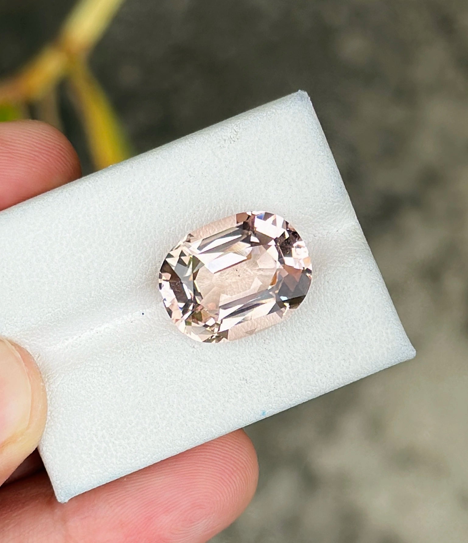 Finest 11.20 carats peach morganite