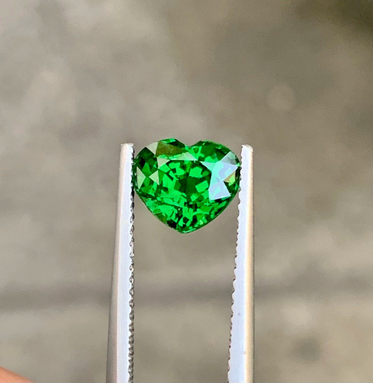 Gorgeous vivid green tsavorite garnet 100% eye clean