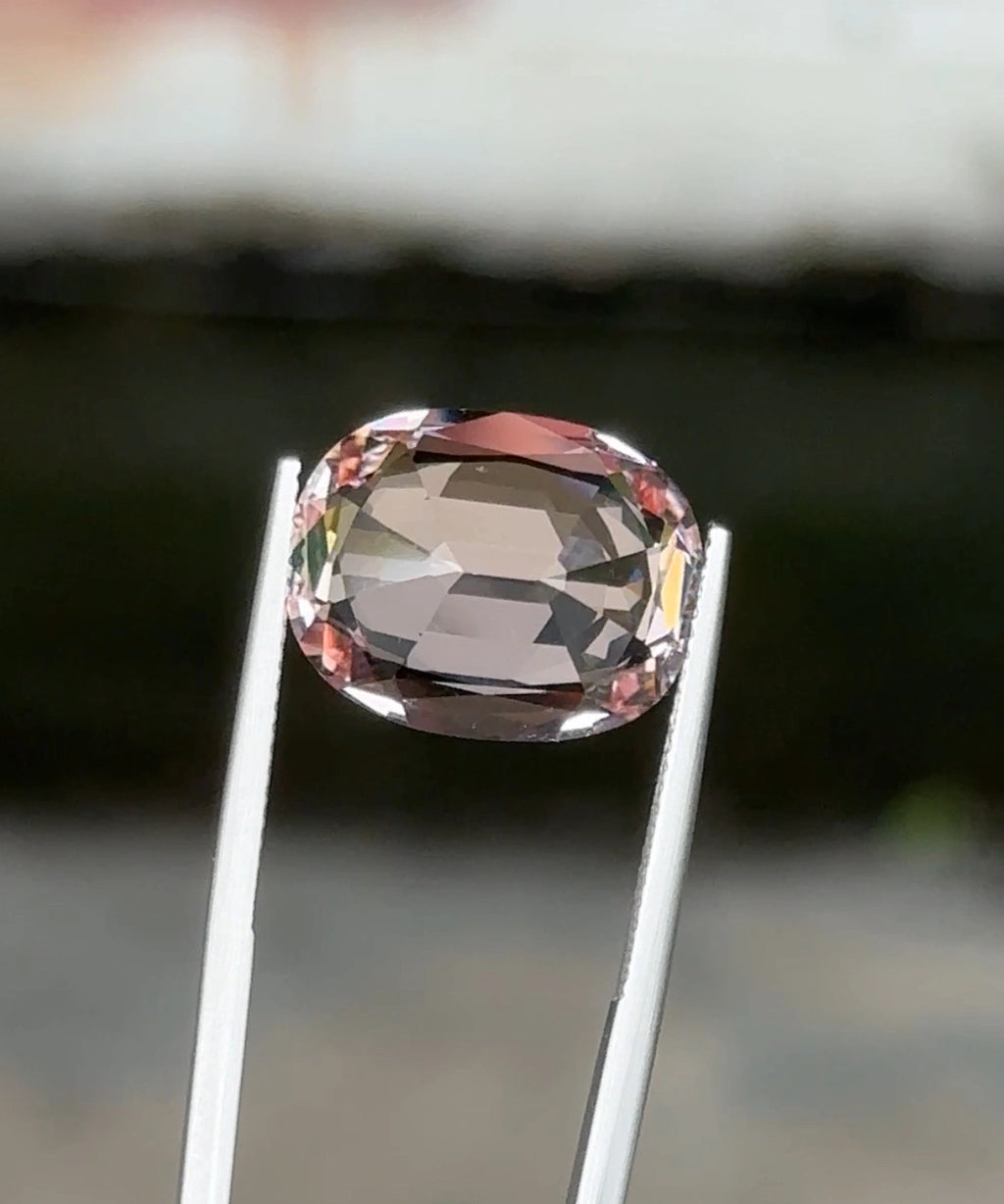 Finest 11.20 carats peach morganite