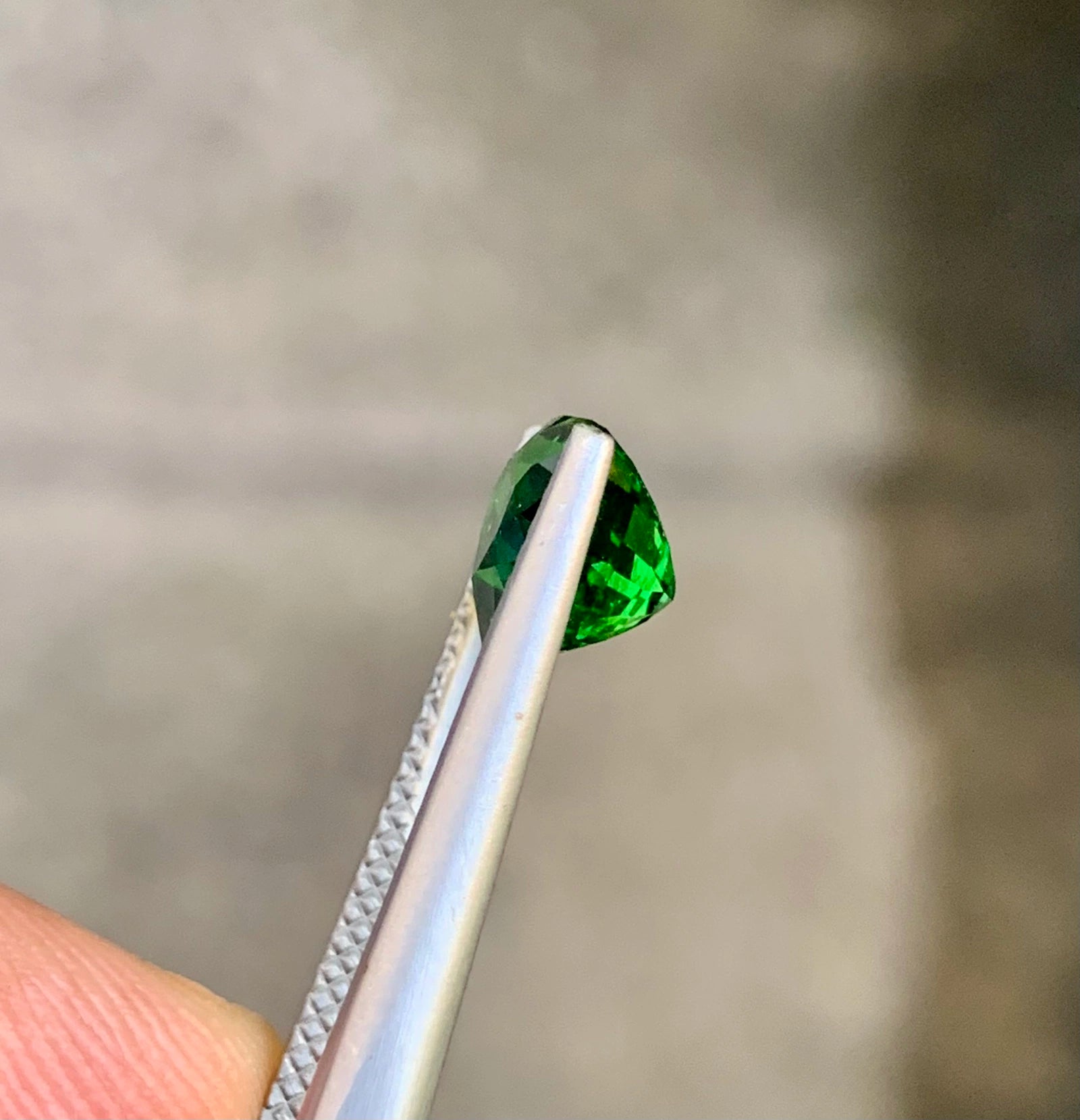 Gorgeous vivid green tsavorite garnet 100% eye clean