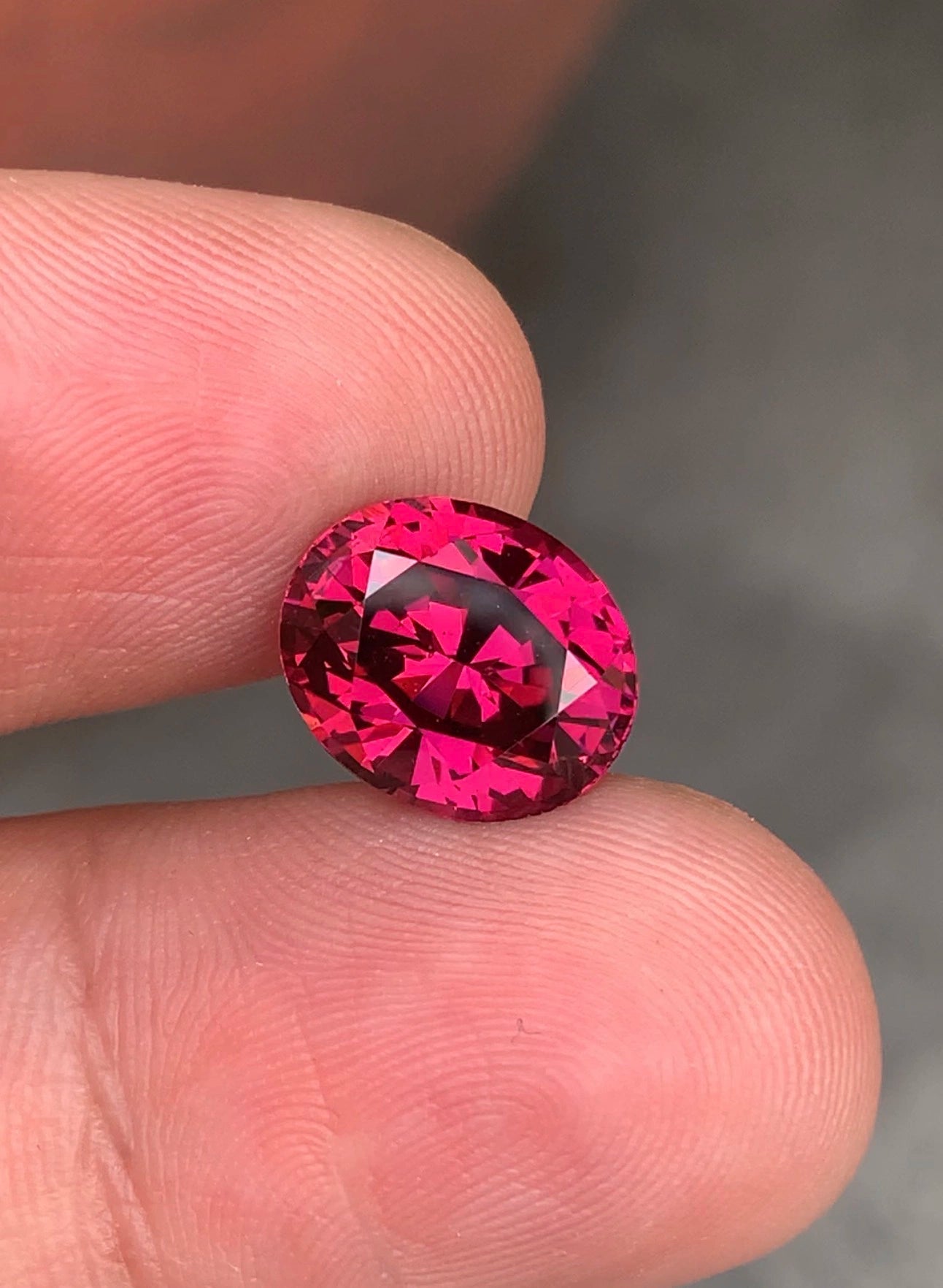 PREMIUM QUALITY 6.68 CT MAHENGE GARNET