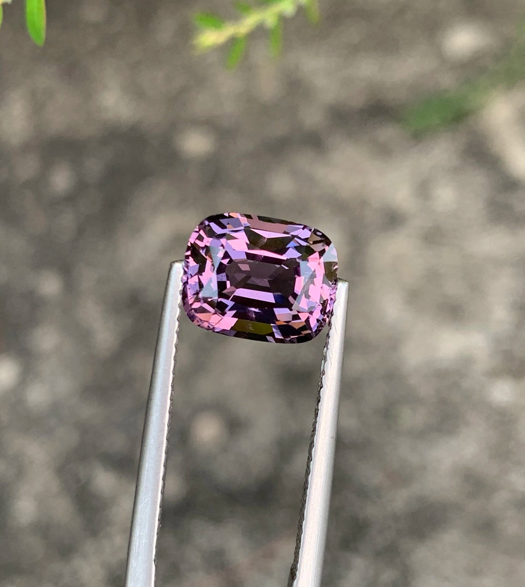 Carat’s lavender spinel from Burma