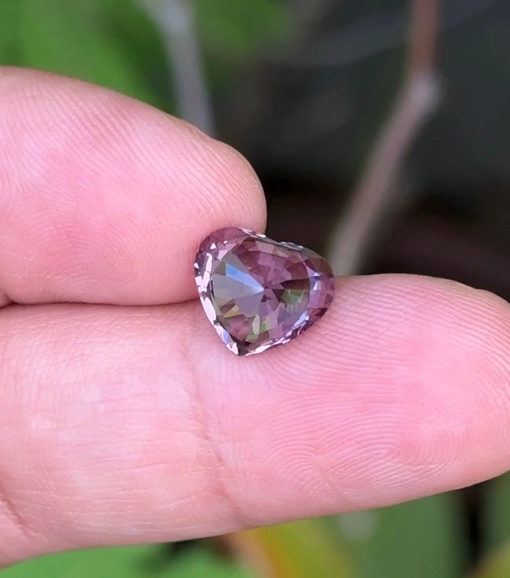 Carats natural purple spinel