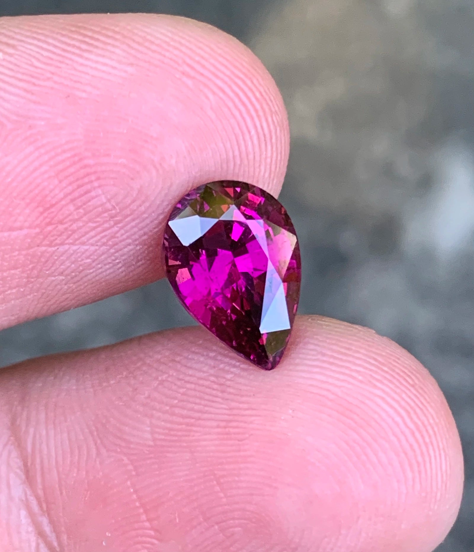 Gorgeous 3.29 ct natural umbalite garnet