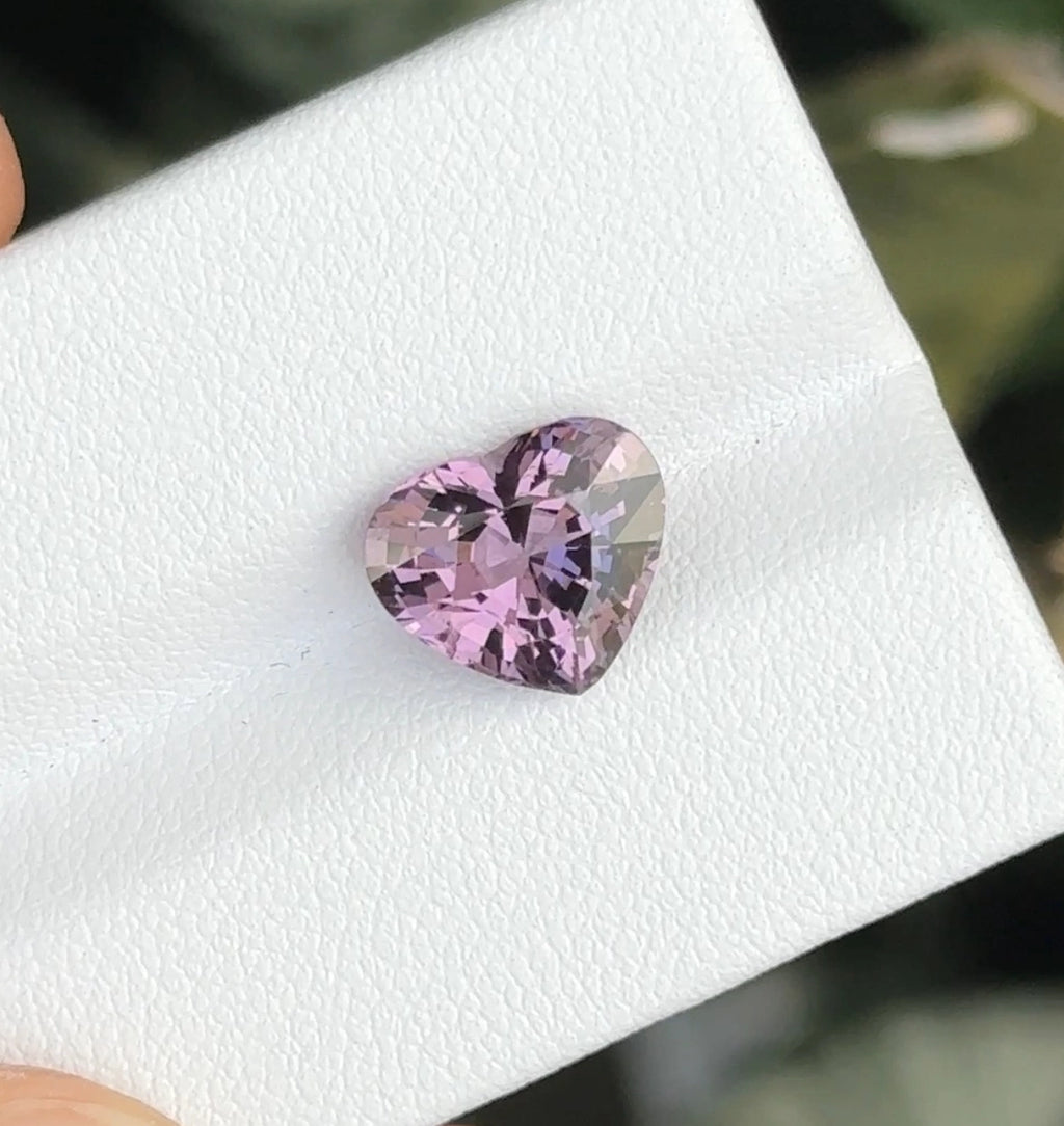Carats natural purple spinel