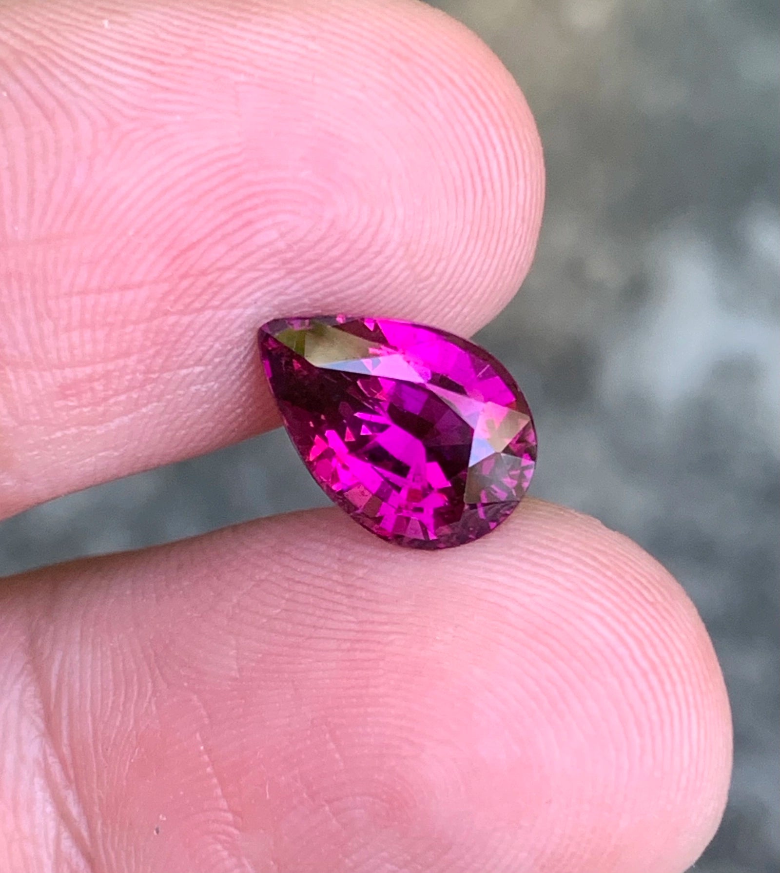 Gorgeous 3.29 ct natural umbalite garnet