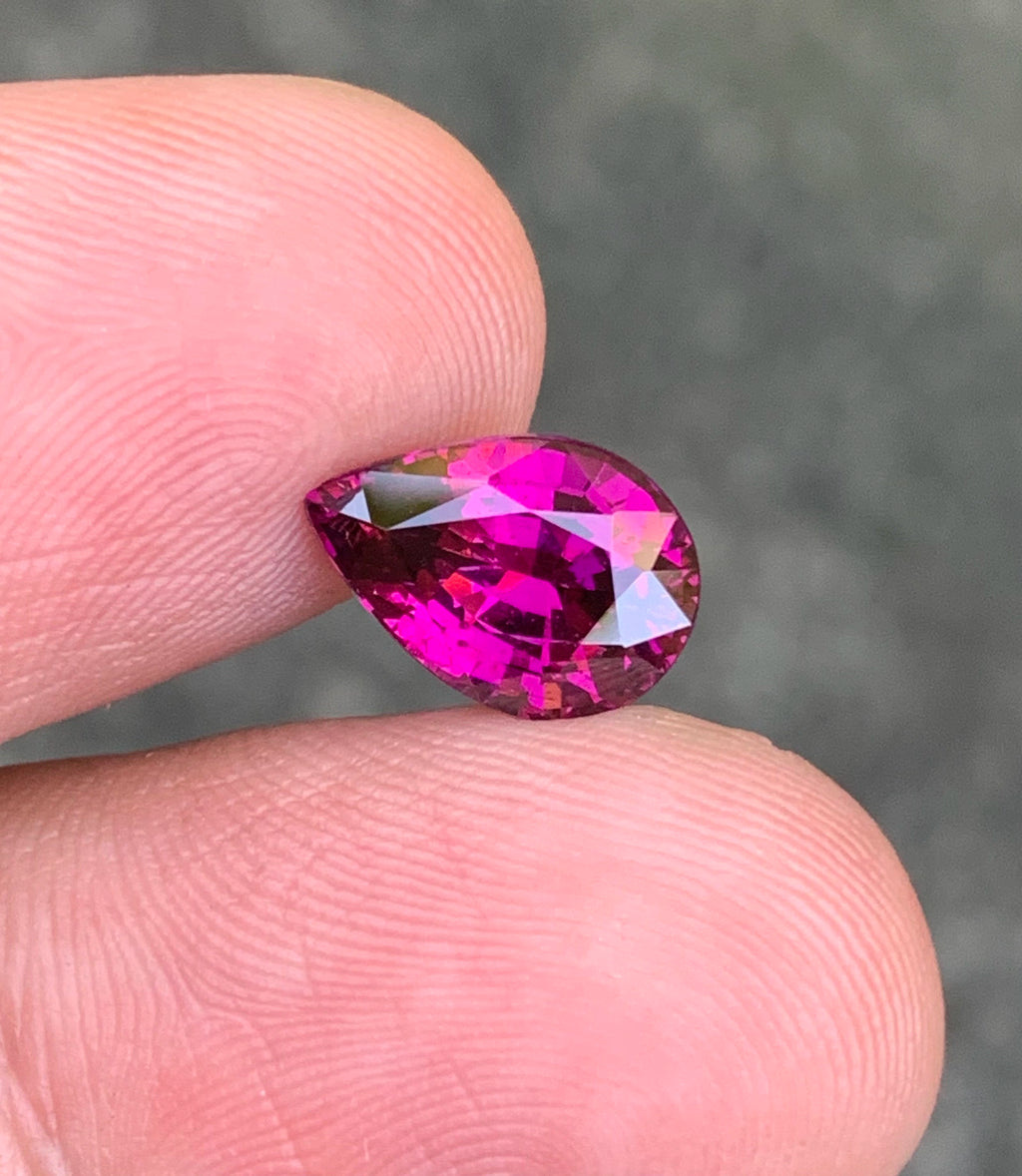 Gorgeous 3.29 ct natural umbalite garnet
