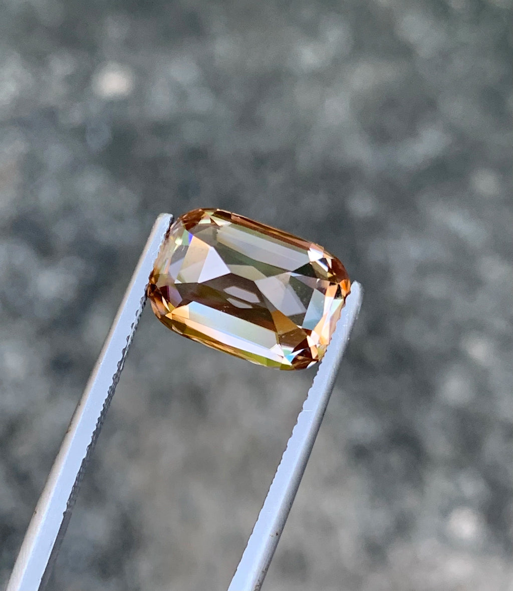 Sparkling 9.4 ct bi color zircon from Ceylon