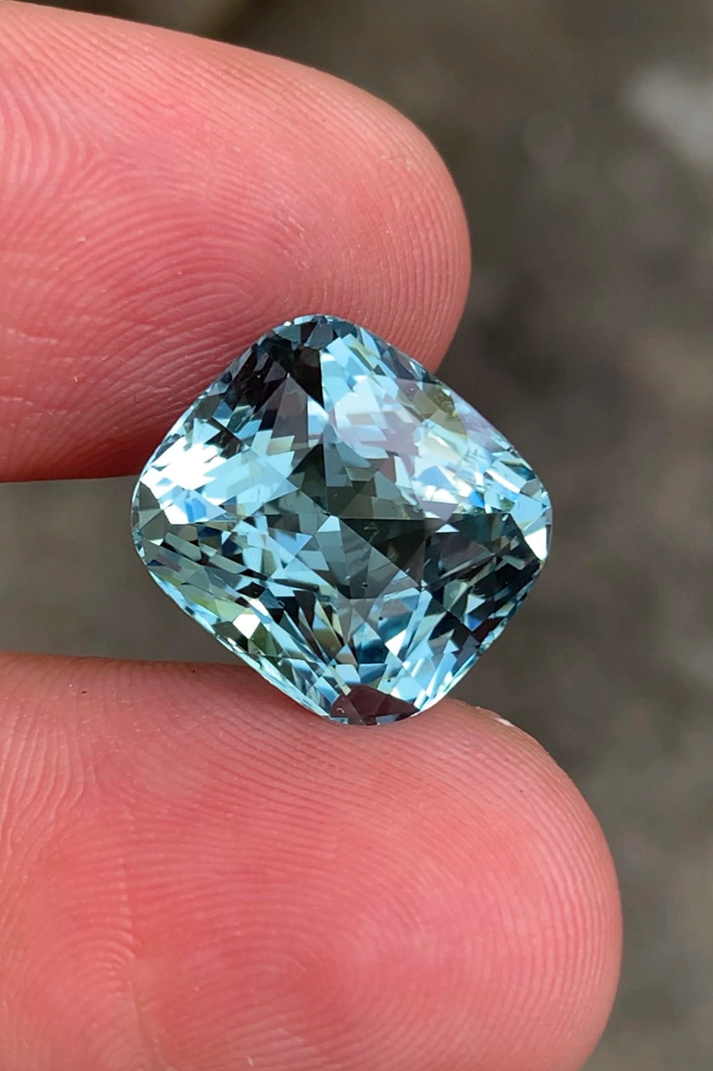 Natural Medium Blue Aquamarine